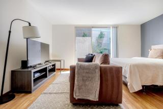 Blueground Brighton balcony nr Seward Park SEA-874 - 9