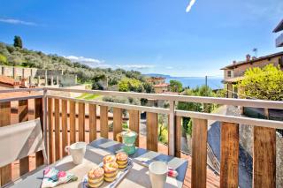Zagara House Lake View & Shared Pool - Happy Rentals - 1