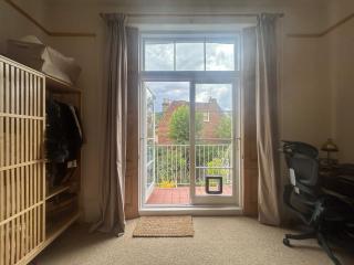 Stylish 2-Bed Flat with Balcony & Garden Haringey - 5