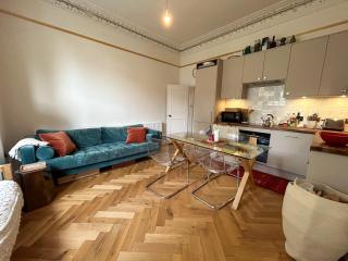 Stylish 2-Bed Flat with Balcony & Garden Haringey - 3