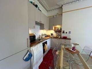 Stylish 2-Bed Flat with Balcony & Garden Haringey - 1