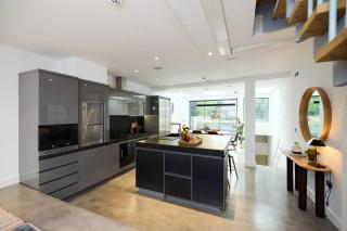 The Hamilton Gardens Hideaway - Modern 4BDR Home with Garden - 6