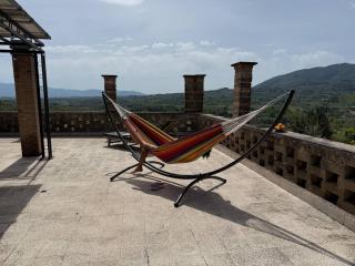 Hillside home with fantastic view - 7 beds - only 1h from Rome - 8