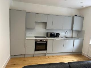 Modern En-Suite Room Recently Renovated - Southgate - 7