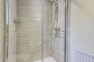 Luxury and cosy 2 bed entire house in Essex 20 mins from beach - 2