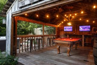 Charmed Haus - Hot tub & Pool Table - 9