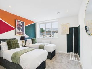 Luxury Two Bed Sleeps 7 6 beds - 3