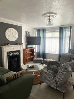 Shepherds House - Spacious 4 bedroom - Goodmayes - 9