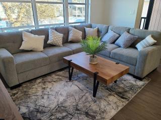 Entire New Built - Spacious 3-bedroom Suite. - Regina - 3