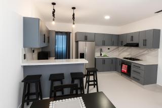 Entire Apartment With Full Kitchen Free Parking & WIFI - 3