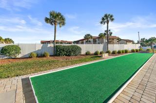 3rd-floor condo w/fountain views, private balcony & W/D, on-site pool & hot tubs - 8