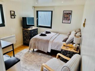 The Snug - 0