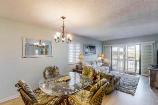 3rd-floor condo w/fountain views, private balcony & W/D, on-site pool & hot tubs - 4