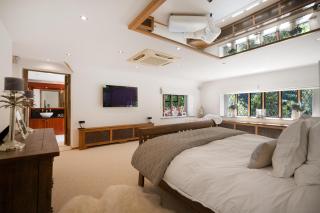 Luxury Stay with Pool, Hot Tub, Gym and Garden - Windlesham - 8