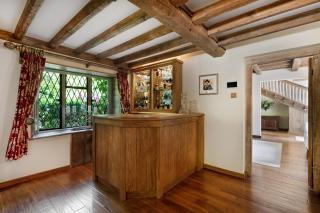 Luxury Stay with Pool, Hot Tub, Gym and Garden - 2