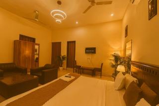 The White Scent-Near Noida Sector34 Metro - Noida - 4