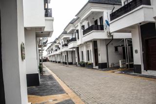4 Bedroom Orchid Haven Home With High Speed WiFi and free Parking with Long Stay Ready - Ikota - 7