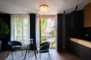 French Park View Apartment - 2