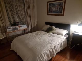 Two separate rooms at 34 Clarevale - 8