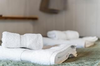 Hot Tub Luxury Glamping - Private Stargazing Patio - Yarpole - 6