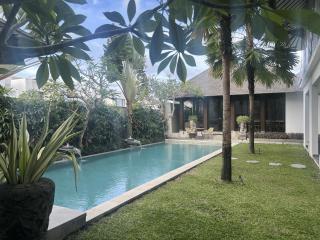 Tropical 4BR Oasis in the Heart of Canggu, Villa Mundano - 6