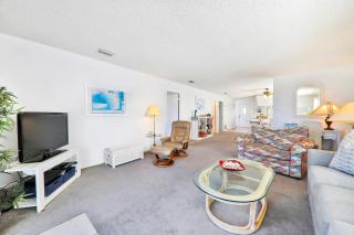 Oceanfront condo with private beach access in a perfect location - 9