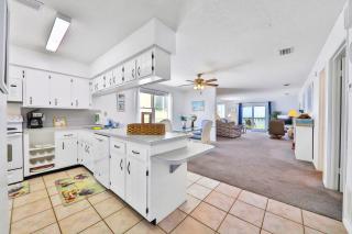Oceanfront condo with private beach access in a perfect location - 1