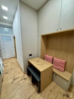 Apartment with Workspace and TV - 2