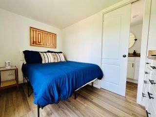 Charming Tiny Home Getaway with Pool and Hot Tub - Austin - 3