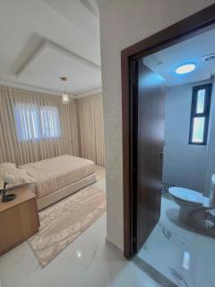 New 3 bedrooms apartment steps away from bus station - 4