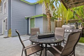 Modern 2BR 1BA Oasis Heated Pool N Downtown - 3