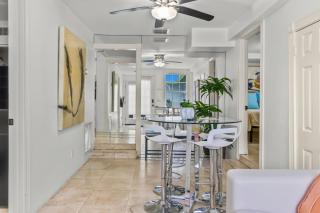 Modern 2BR Oasis Heated Pool Near Downtown - West Palm Beach - 9