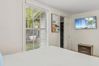 Modern 2BR Oasis Heated Pool Near Downtown - West Palm Beach - 7