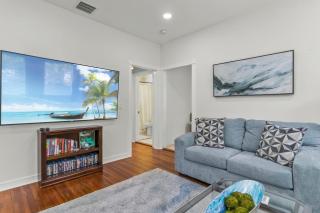 Vibrant Oasis W Heated Pool 3BR 2BA N Downtown - 9