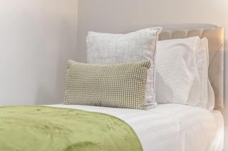 Stylish 2-Bedroom Stay for 6 in Digbeth, Includes Parking and High-Speed Internet - Birmingham - 2