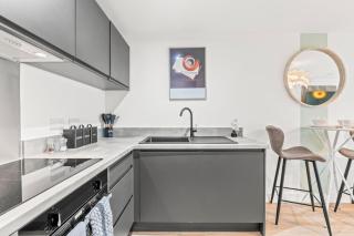 Contemporary 2BR Apartment in Bastion Point - 4