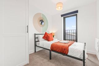 Stylish 2-Bed Apartment in City Centre, Free Parking & Wi-Fi, Perfect for Families of 4 - 4