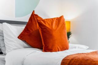 Modern 2-Bedroom Apt, Guests 4, Wi-Fi, Family, City Centre - 1