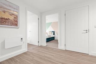 Modern 2-Bedroom Apt, Guests 4, Ample Parking, Wi-Fi, Family, City Centre - 3