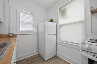 Charming Private Studio Cottage - 4