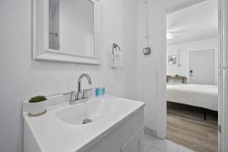Charming Private Studio Cottage - 2