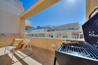 Ortigia Penthouse, Private Terrace, Distant Sea Views by Haven & Keys Malta - 1