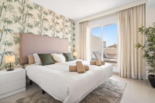 Ultimate Rentals - Modern Apartment with Sunny Terrace & Shared Pool - 7