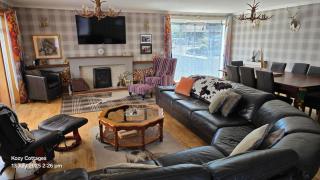 Jenny's Bay with Hot Tub - Lochgoilhead - 1