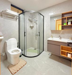 Newly furnished two bedroom apartment with all modern finishing, swimming pool, fully equipped gym and other luxurious facilities and close proximity to major shopping malls - Nairobi - 4