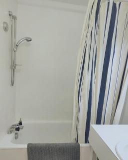 Cozy nest for 2 with balcony & beach access - 2