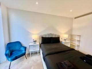 RiverView Superior 2BR Suite Balcony and AC - 8