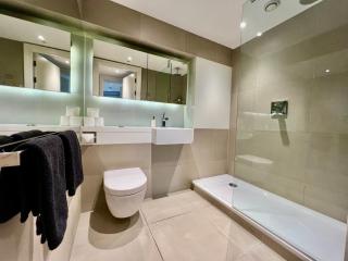 RiverView Superior 2BR Suite Balcony and AC - 5