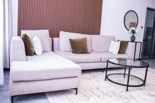 executive beautifully furnished apartment with all modern finishings ,swimming pool, fully equipped gym and other luxurious facilities and close proximity to major shopping malls in kilimani - Nairobi - 7