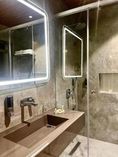 Hotel ADB Mansingh Inn - Rajkot - 1